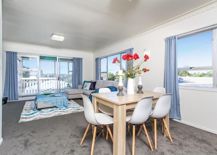  at 4/100 Titirangi Road, New Lynn, Auckland