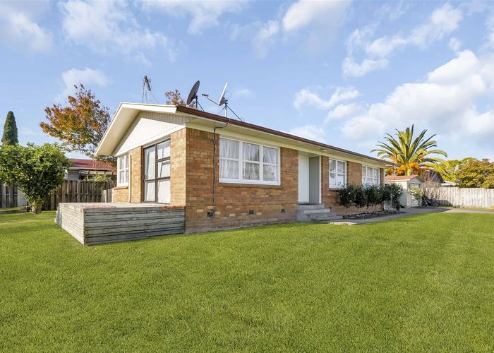  at 2 Lovelock Place, Chartwell, Hamilton