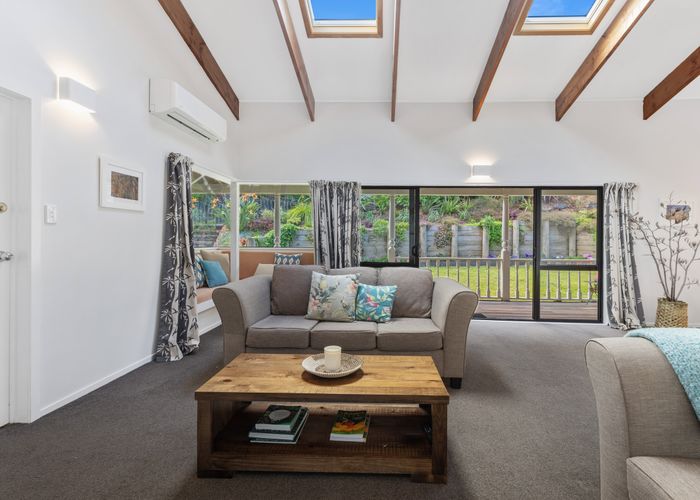 at 21 Homewood Place, Chatswood, Auckland