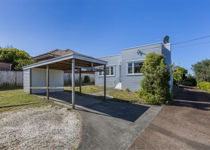  at 10 CORONATION ST, Belmont, Auckland