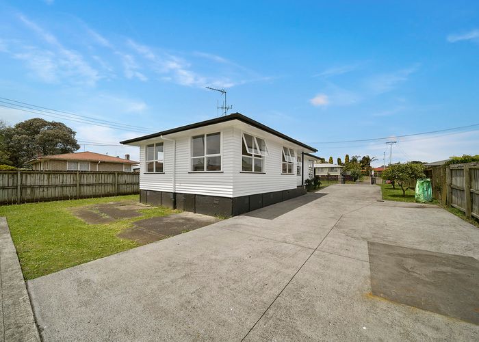  at 4 Wood Avenue, Mangere East, Auckland