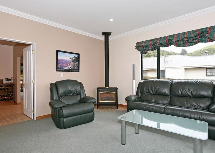  at 1/148 Tirohanga Road, Tirohanga, Lower Hutt