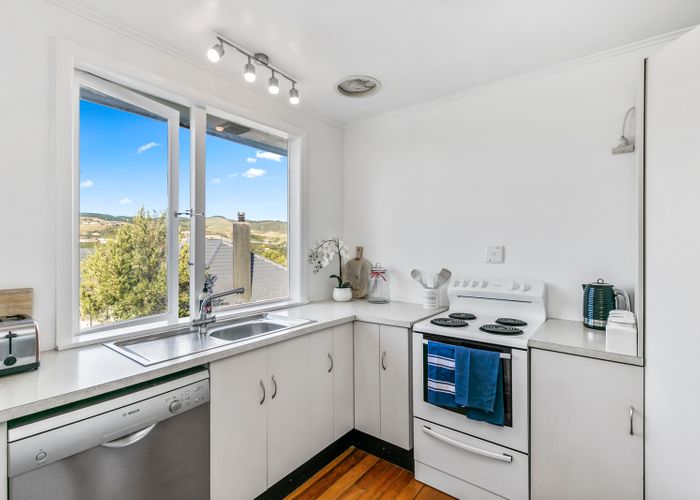  at 6 Hillary Street, Tawa, Wellington
