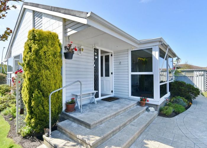  at 22 Prestons Road, Redwood, Christchurch