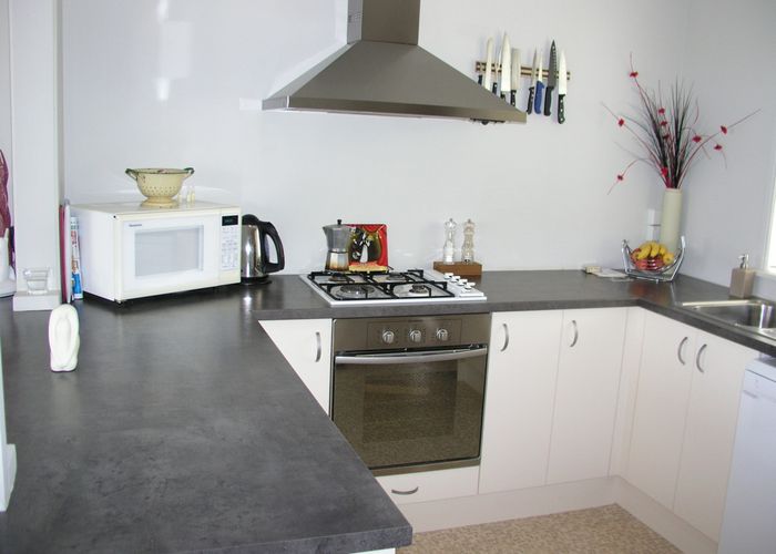  at 2/720 Manukau Road, Royal Oak, Auckland