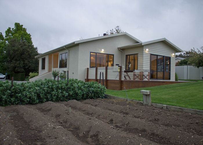  at 2 Hall Road, Bannockburn