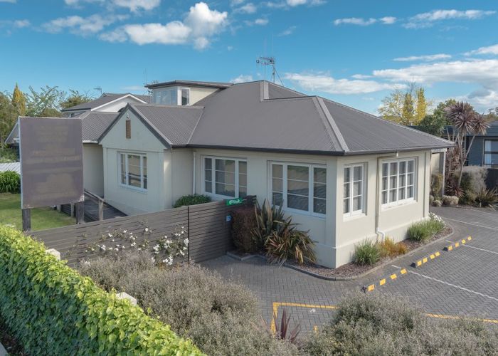  at 292 Cambridge Road, Hillcrest, Hamilton