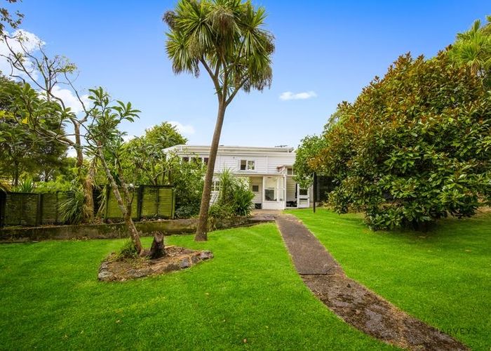  at 17 Awaroa Road, Sunnyvale, Auckland