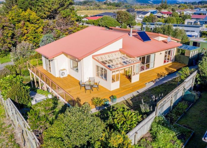  at 39 Rutherford Drive, Waikanae Beach, Waikanae