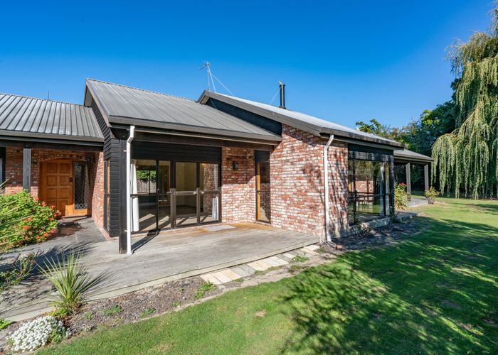  at 48 Gladstone Road, Woodend, Woodend