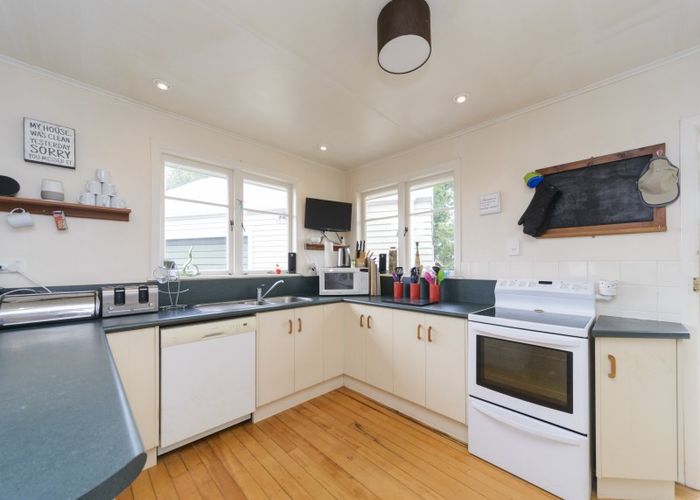 Free property data for 11 Hartley Place, Awapuni, Palmerston North homes.co.nz