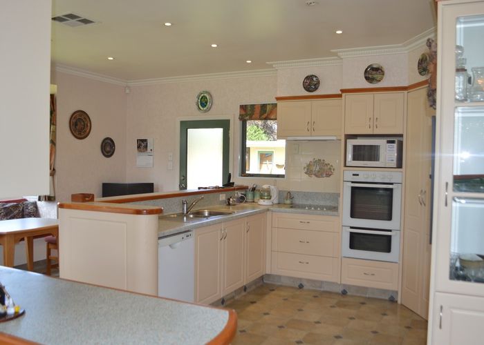  at 104 Broadway, Carterton