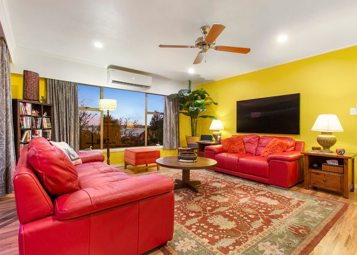  at 16 Lucas Place, Weymouth, Auckland