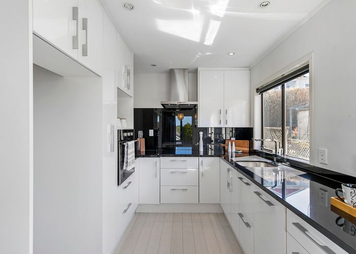  at 2/9 Valhalla Drive, Beach Haven, Auckland