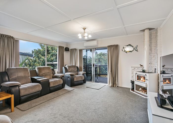  at 2/11 Spinella Drive, Bayview, Auckland