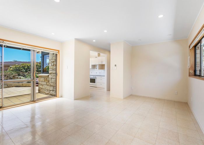  at 16 Prince Regent Drive, Half Moon Bay, Auckland