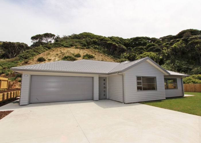  at 16 Spritsail Place, Whitby, Porirua