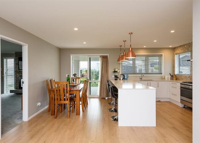 at 2 Grace Cove, Aotea, Porirua