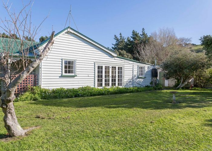  at 44 Seaview Road, Herbertville