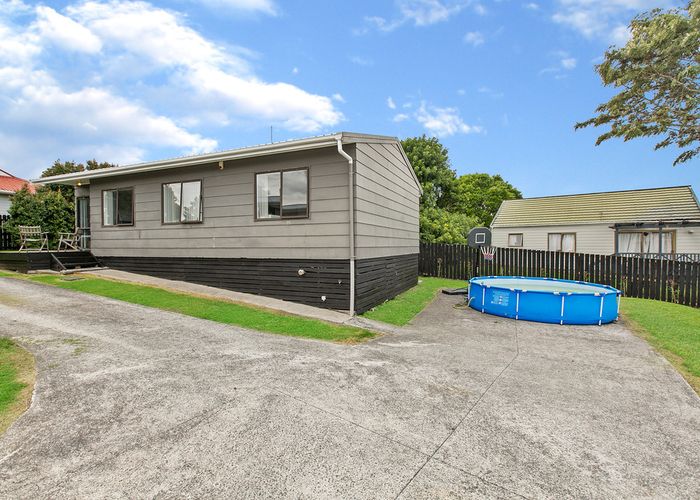  at 2/53 Maplesden Drive, Clendon Park, Auckland