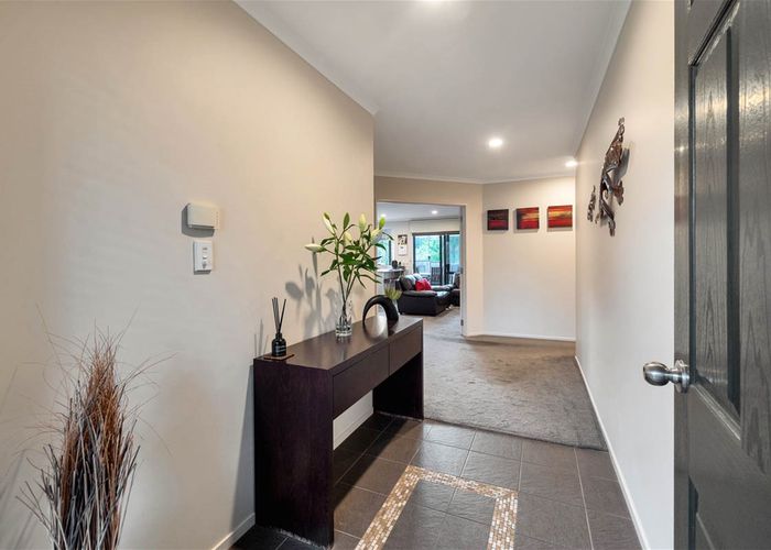  at 7 Sapperton Drive, Henderson, Auckland