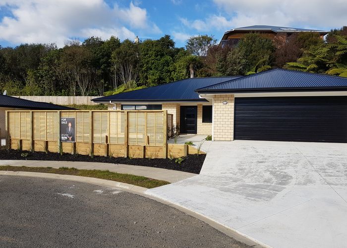  at 10 Frederick Place, Whalers Gate, New Plymouth