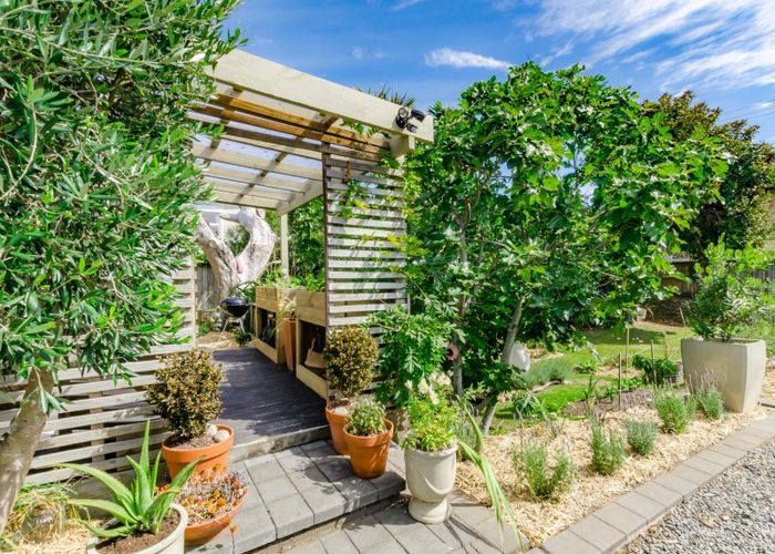  at 27 Dale Road, Raumati South, Paraparaumu