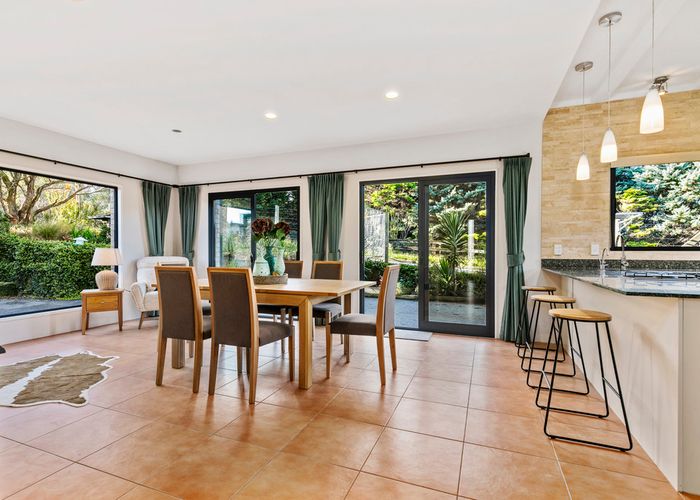  at 71 Rising Parade, Fairview Heights, Auckland