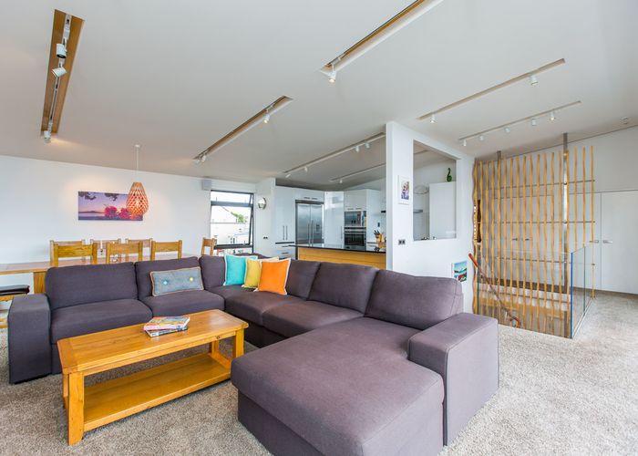 at 2/1 Tokomaru Street, Orakei, Auckland