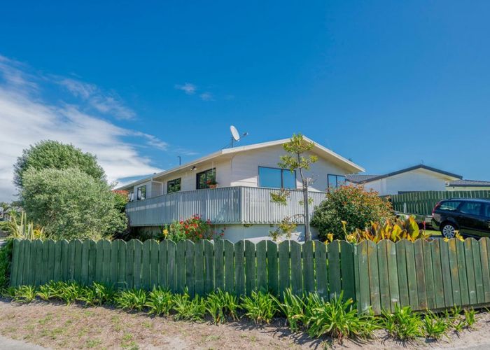  at 5 Simcox Street, Otaki Beach, Otaki