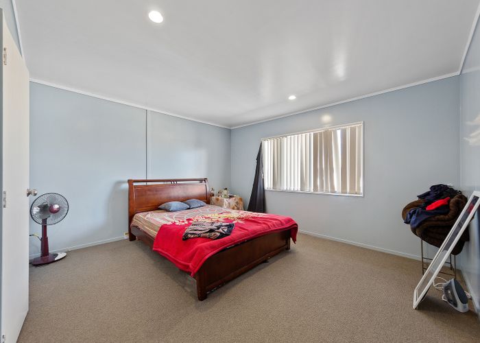  at 10/11 Jack Conway Avenue, MANUKAU, AUCKLAND