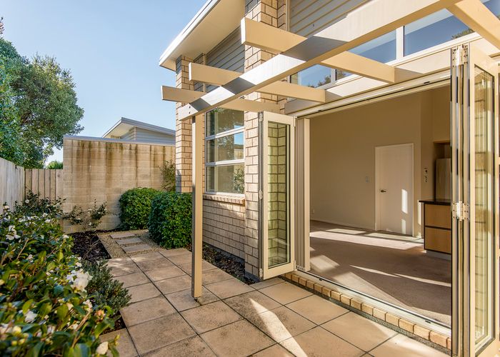  at 4/43 Main Road, Redcliffs, Christchurch