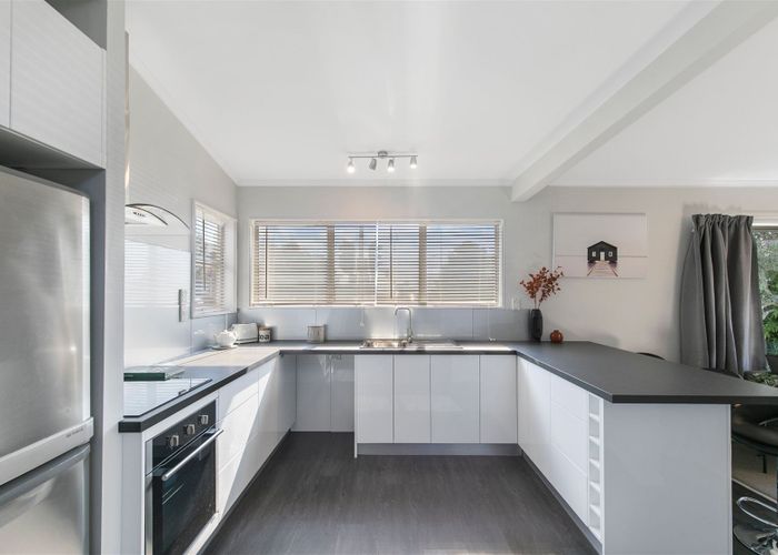  at 2/618 Glenfield Road, Bayview, Auckland