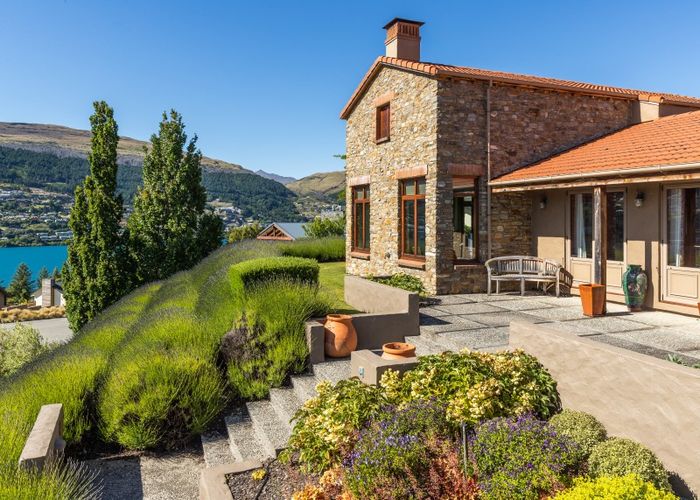  at 1 Garland Terrace, Kelvin Heights, Queenstown