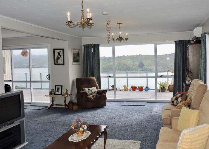  at 11 Eskdale Road, Papakowhai, Porirua