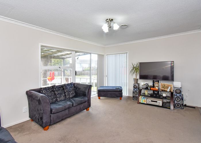  at 4 Raglan Street, Mangere East, Auckland
