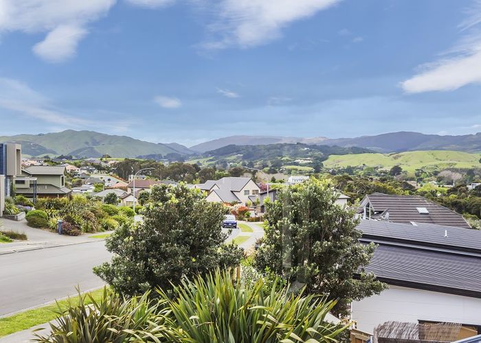  at 17 Endeavour Drive, Whitby, Porirua