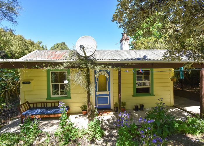  at 28 Ellesmere Street, Ravensbourne, Dunedin