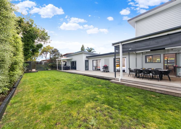  at 110 Simpson Road, Henderson Valley, Auckland