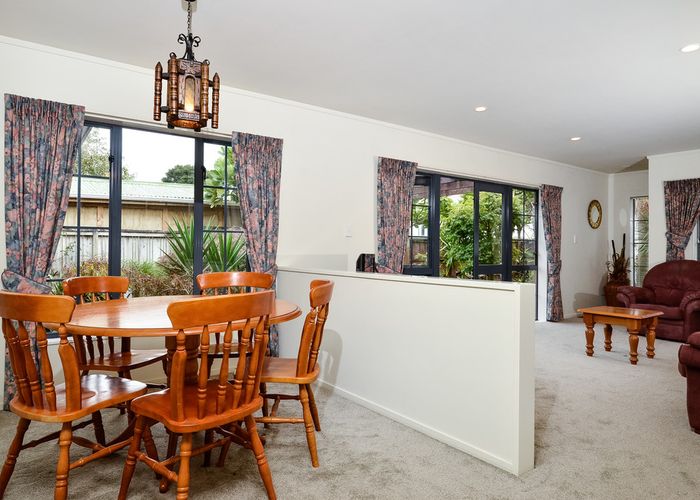  at 8A Alberta Street, Point Chevalier, Auckland