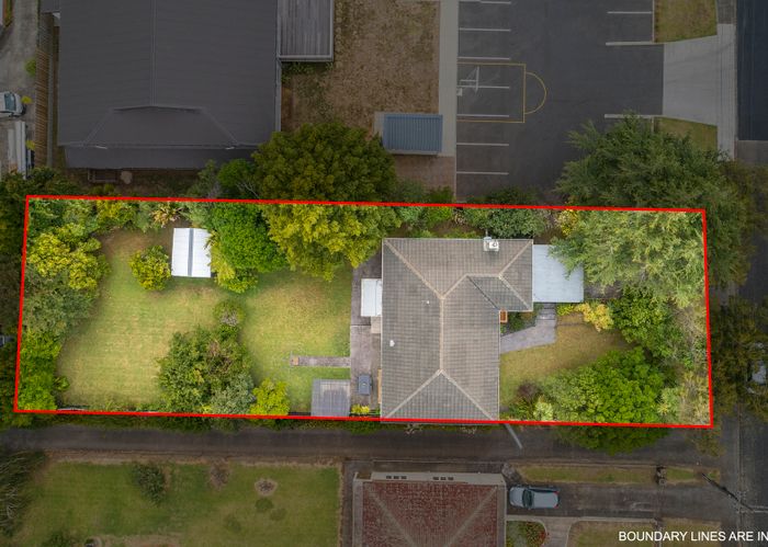  at 32 Woodward Avenue, Mangere Bridge, Auckland