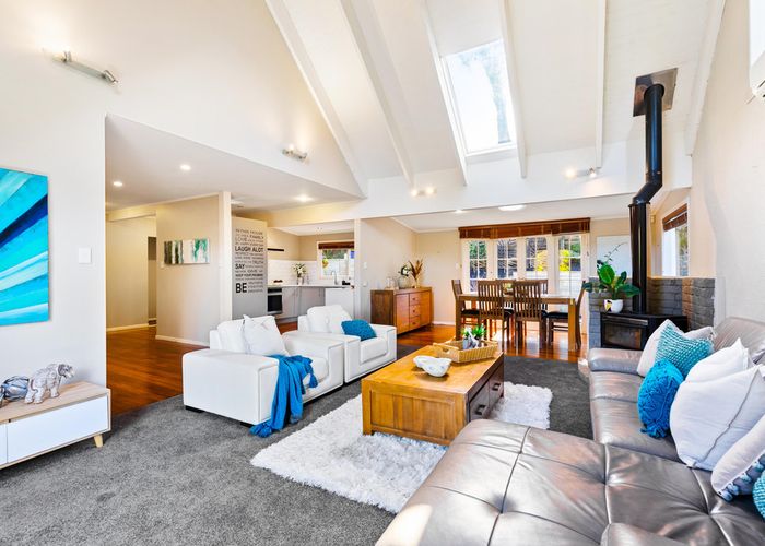  at 33 Warner Park Avenue, Laingholm, Auckland