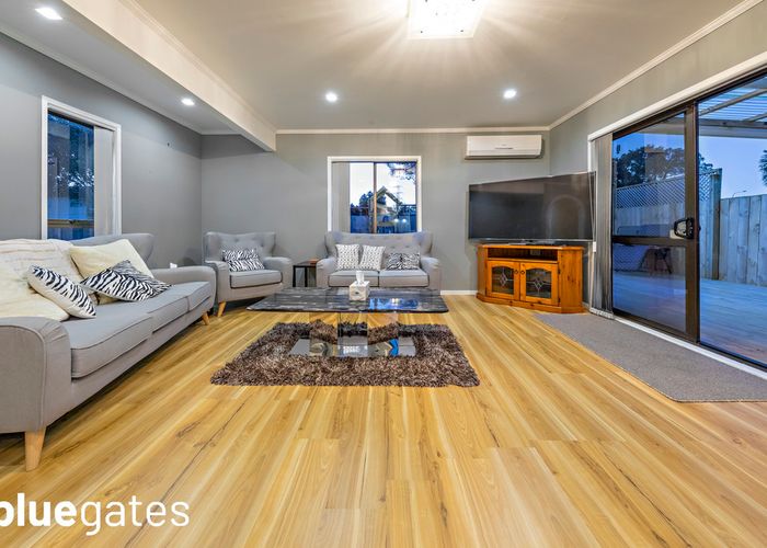  at 1/33 Challen Close, Conifer Grove, Takanini