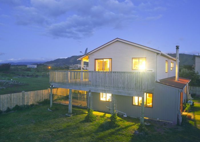  at 151 Field Way, Waikanae Beach, Waikanae