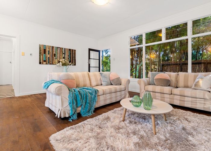  at 9 Minnehaha Avenue, Titirangi, Auckland