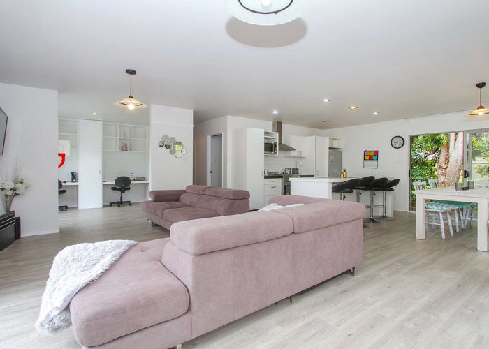  at 92 Brian Crescent, Stanmore Bay, Whangaparaoa