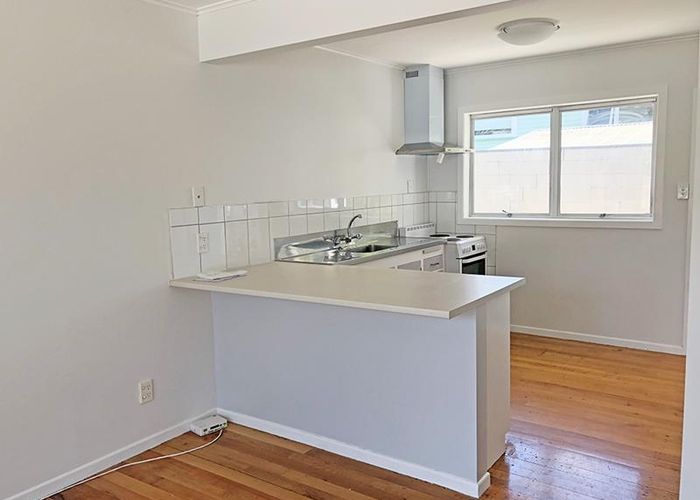  at 2/118 Lake Road, Belmont, Auckland