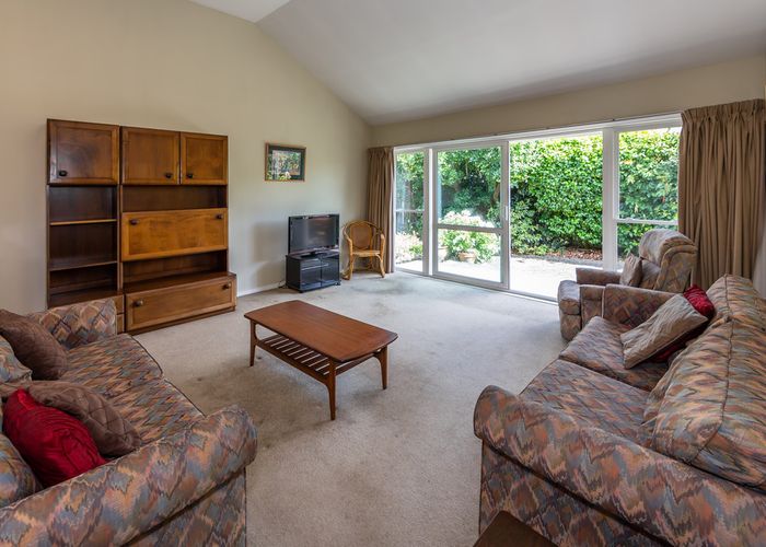  at 2/75 Garreg Road, Bryndwr, Christchurch