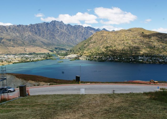  at 6 Florence Close, Queenstown Hill, Queenstown
