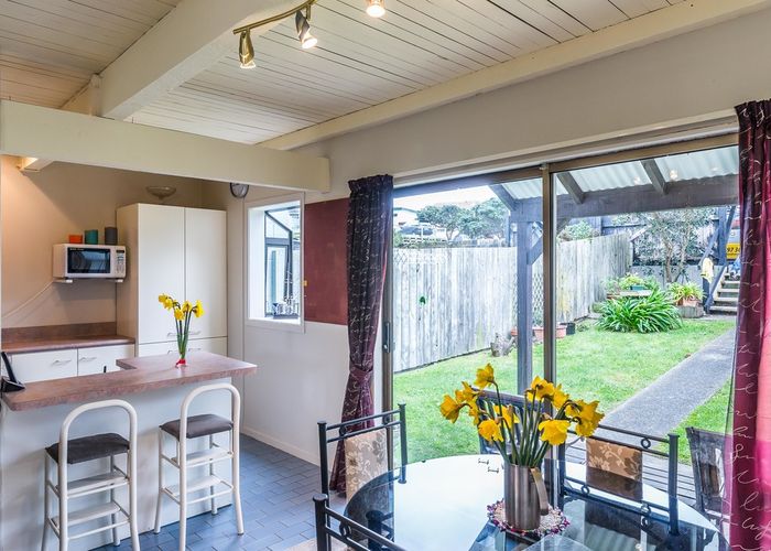  at 114 Akaroa Drive, Maupuia, Wellington
